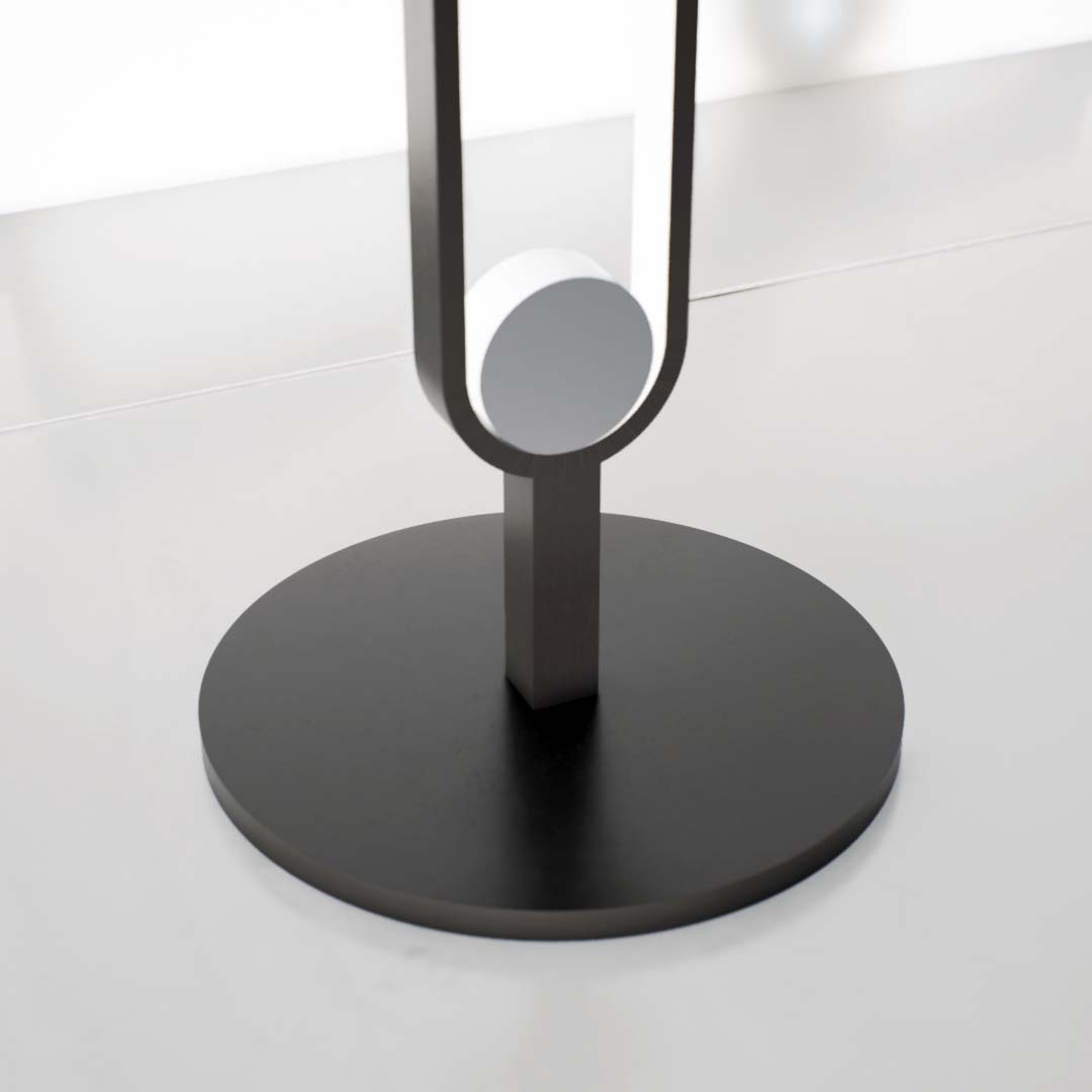 Celtis | Floor Lamp | Oval | Aluminium alloy, ABS | Medium | Black color of product | Light off | Close-up distance to lamp | Picture of base